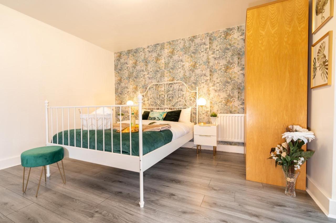 Luxe Place - Netflix & Workspace For 6 Birmingham Eksteriør billede