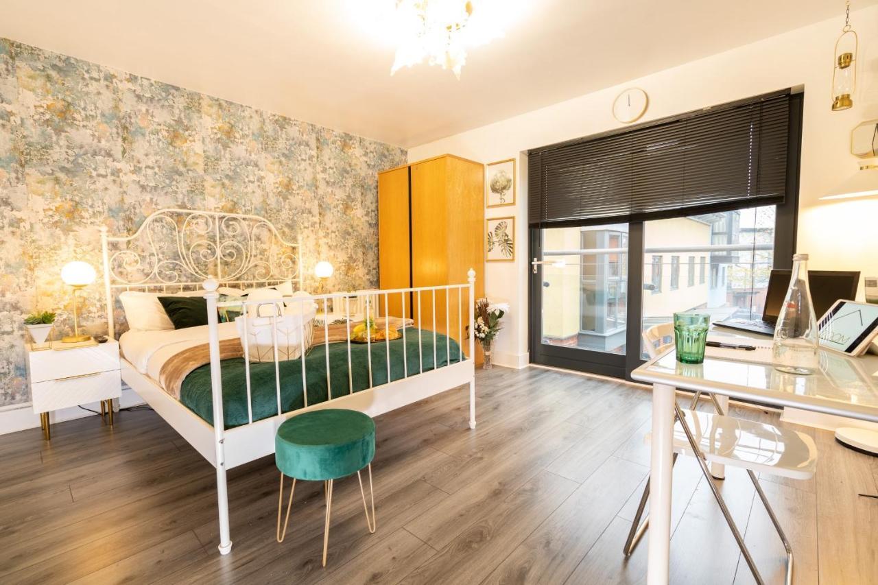 Luxe Place - Netflix & Workspace For 6 Birmingham Eksteriør billede
