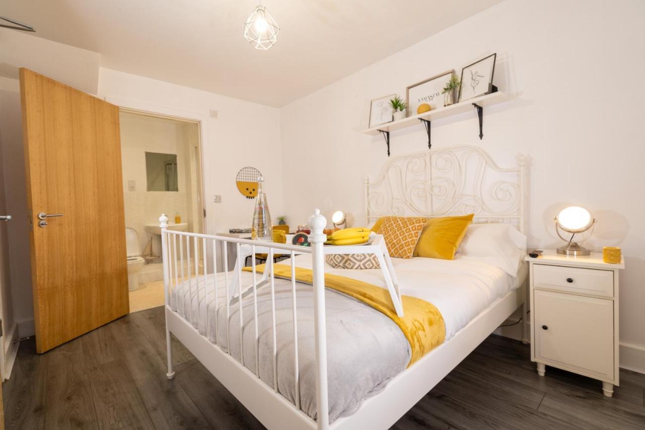 Luxe Place - Netflix & Workspace For 6 Birmingham Eksteriør billede