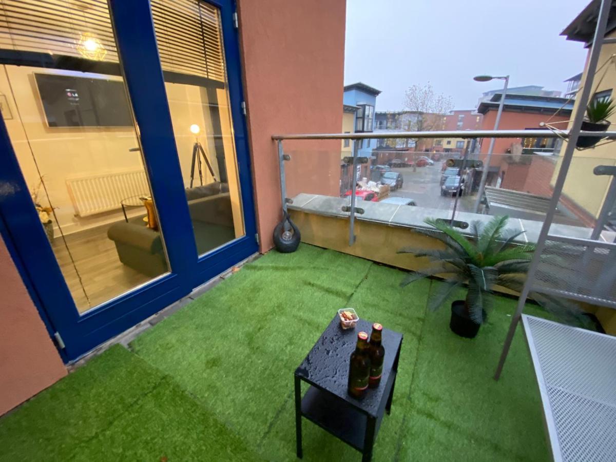 Luxe Place - Netflix & Workspace For 6 Birmingham Eksteriør billede
