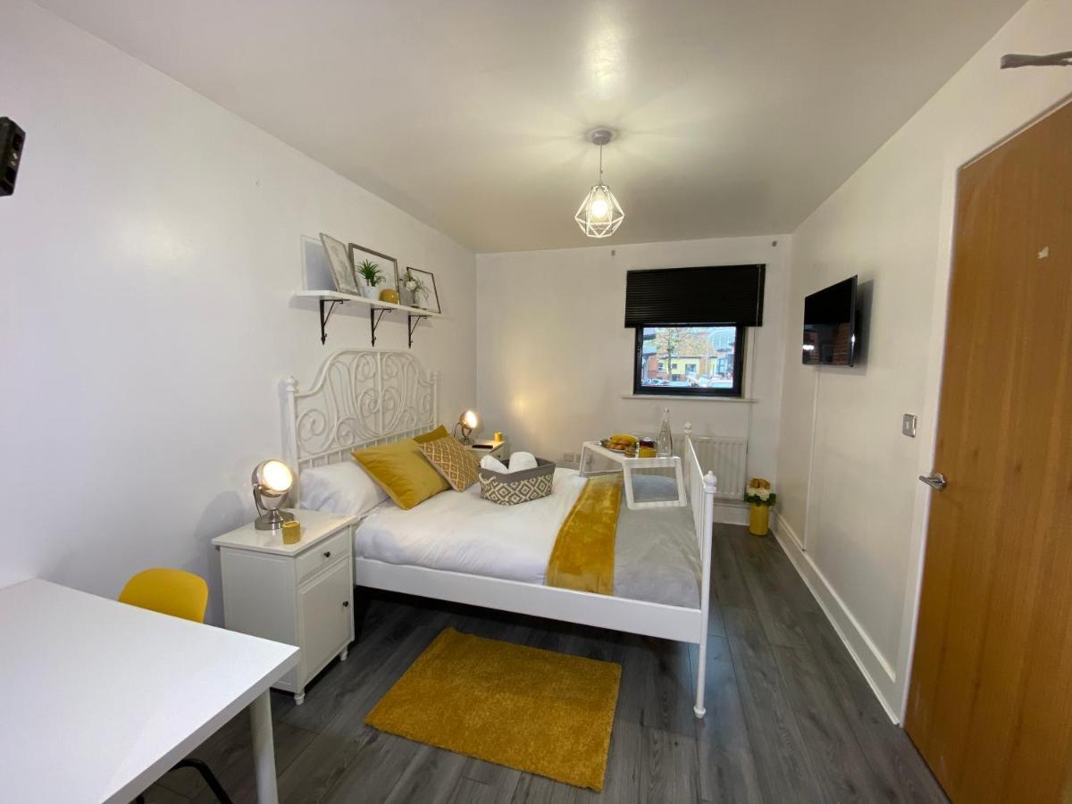Luxe Place - Netflix & Workspace For 6 Birmingham Eksteriør billede